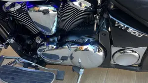 Kawasaki Vulcan VN 900 Custom (2006 - 09)  (14)