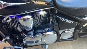 Kawasaki Vulcan VN 900 Custom (2006 - 09)  (17)
