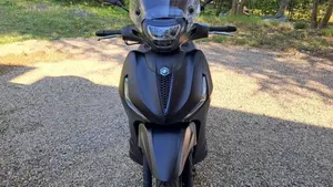 Piaggio Beverly 400 S ABS-ASR (2021 - 24)  (2)