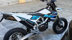 Husqvarna 701 Supermoto (2017 - 19)  (2)