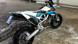 Husqvarna 701 Supermoto (2017 - 19)  (3)