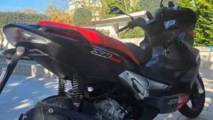 Aprilia SR Max 300 (2011 - 16)  (3)