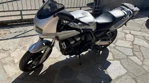 Yamaha FZS 600 Fazer (1998 - 01)  (2)