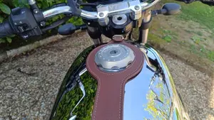 Moto Guzzi V7 III Anniversario (2017 - 18)  (3)