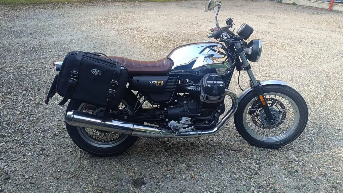 Moto Guzzi V7 III Anniversario (2017 - 18)  (6)