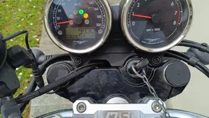 Moto Guzzi V7 III Anniversario (2017 - 18)  (10)