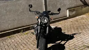Moto Guzzi V9 Bobber (2018 - 20)  (2)