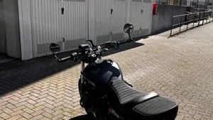 Moto Guzzi V9 Bobber (2018 - 20)  (3)