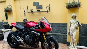 Triumph Speed Triple 1200 RR Bond Edition (2023)  (3)