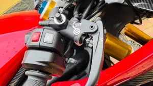 Triumph Speed Triple 1200 RR Bond Edition (2023)  (4)