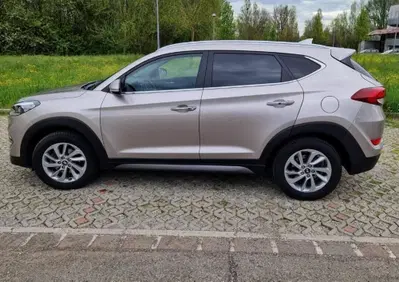 Hyundai Tucson 1.7 CRDi XPossible (2)