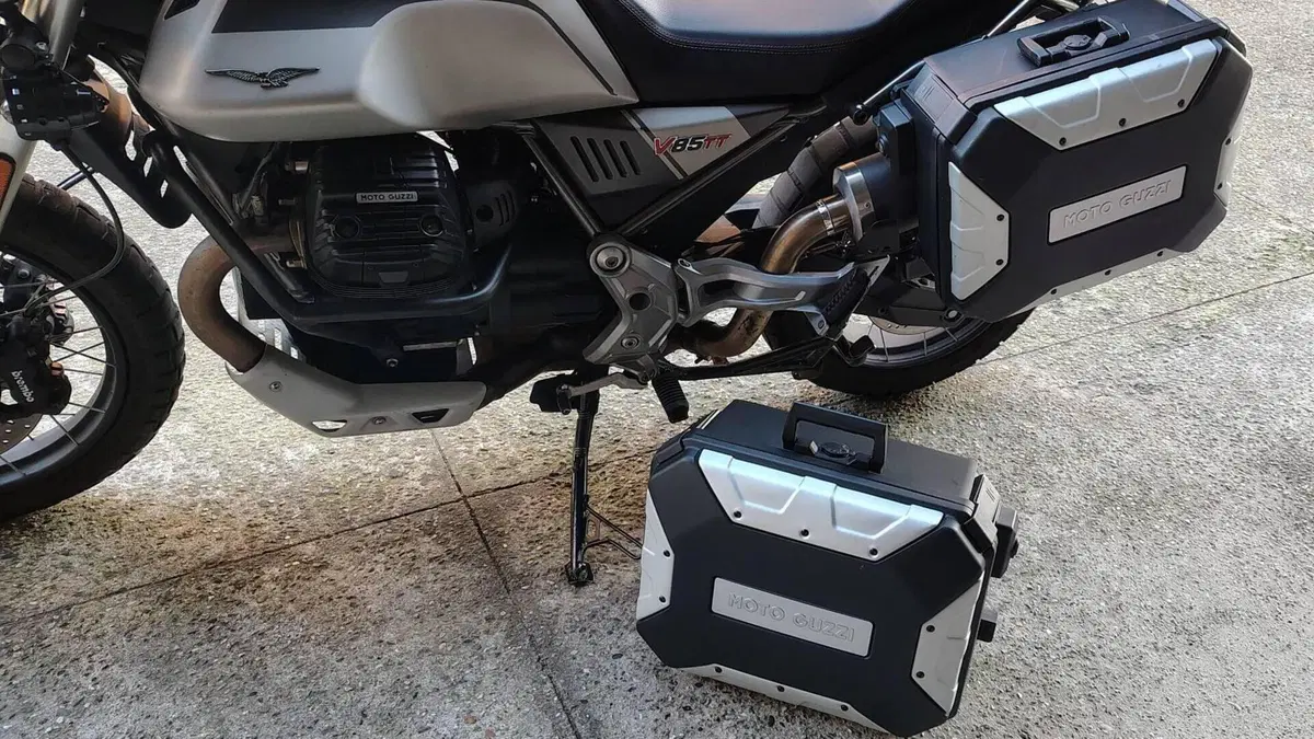 Moto Guzzi V85 TT Travel (2021 - 23)  (5)