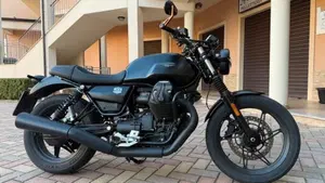 Moto Guzzi V7 Stone (2021 - 24)  (2)
