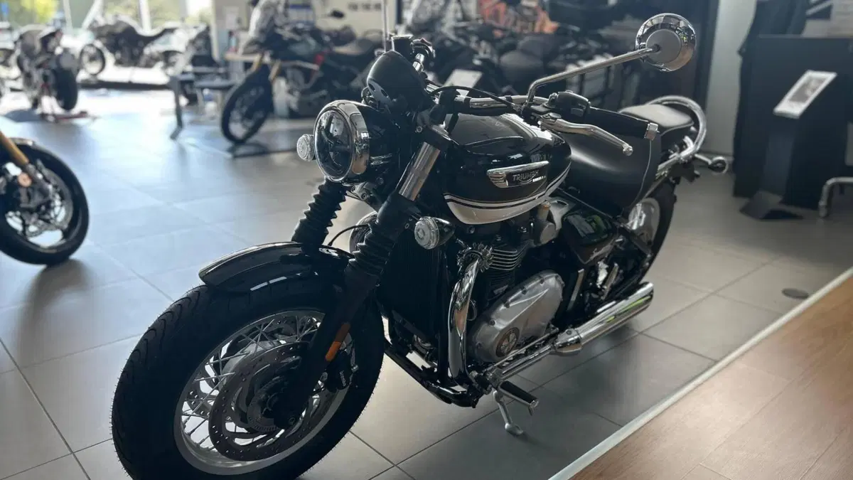 Triumph Bonneville Speedmaster 1200 (2026)  (4)