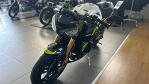 Triumph Street Triple 765 Moto2 (2026)  (4)