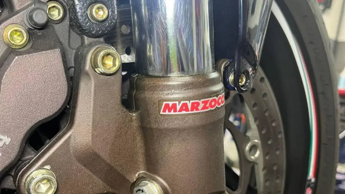 MV Agusta Brutale 910 S (2005 - 11)  (8)