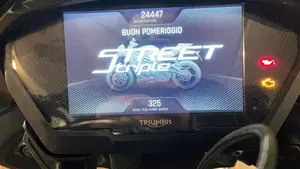 Triumph Street Triple RS (2020 - 22)  (6)