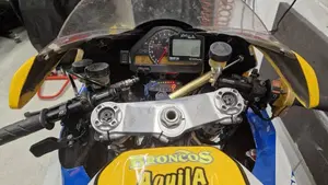Honda CBR 1000 RR Fireblade (2004 - 05)  (2)