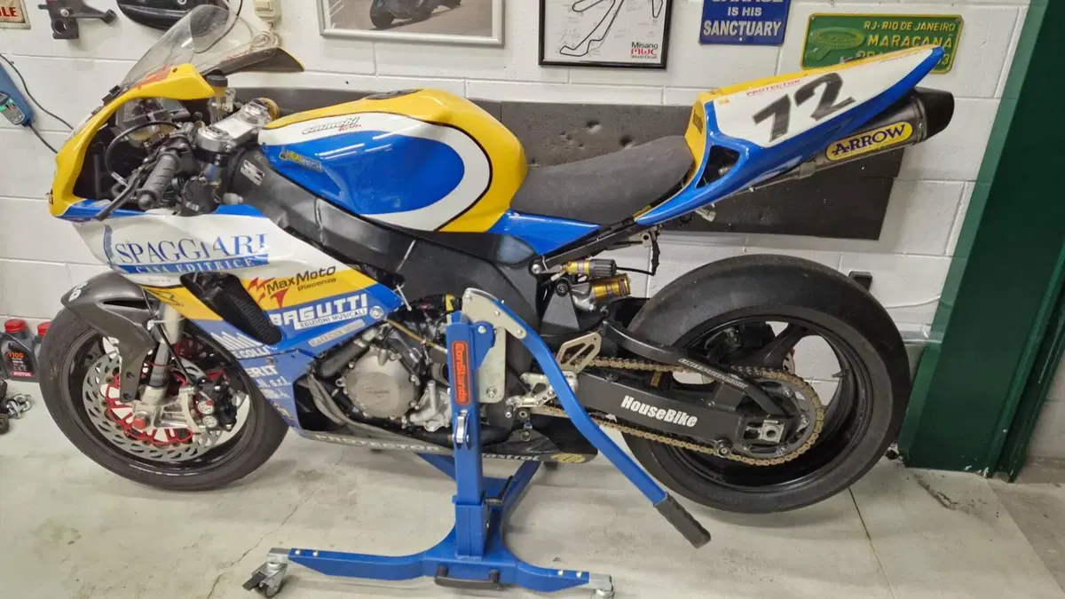 Honda CBR 1000 RR Fireblade (2004 - 05)  (6)
