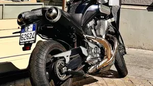 Yamaha MT-01 (2005- 11)  (2)