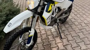 Husqvarna 701 Enduro (2017 - 19)  (2)