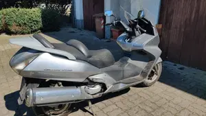 Honda Silver Wing 600 (2005 - 09)  (2)