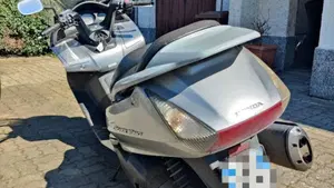 Honda Silver Wing 600 (2005 - 09)  (5)