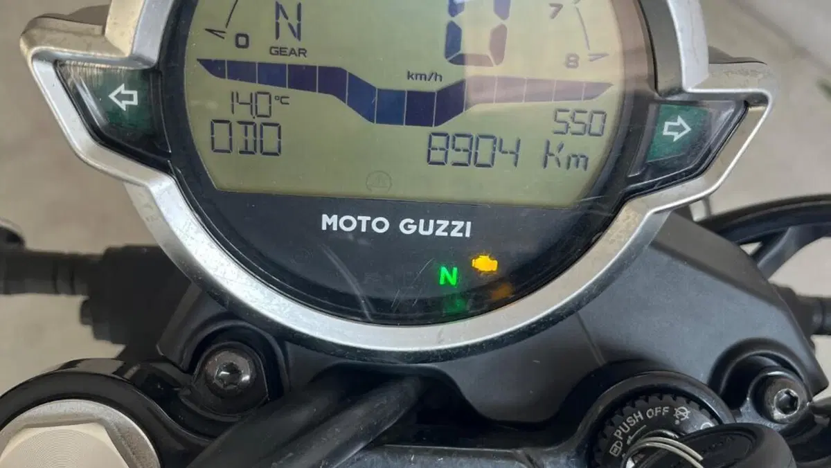 Moto Guzzi V7 Stone (2021 - 24)  (7)