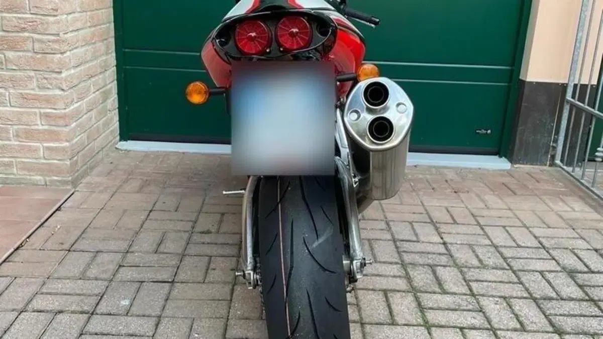 Aprilia RSV 1000 R (2000 -  01)  (4)