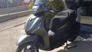 Piaggio Beverly 300 ABS-ASR (2021 - 25)  (2)