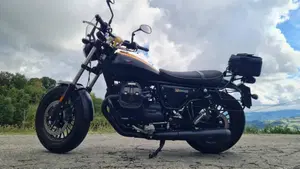 Moto Guzzi V9 Bobber (2016 - 18)  (3)
