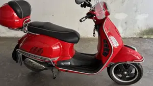 Vespa GTS 300 (2010 - 14)  (4)