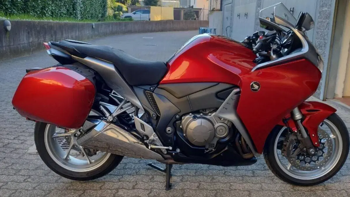 Honda VFR 1200 F ABS (2009 - 16)  (6)