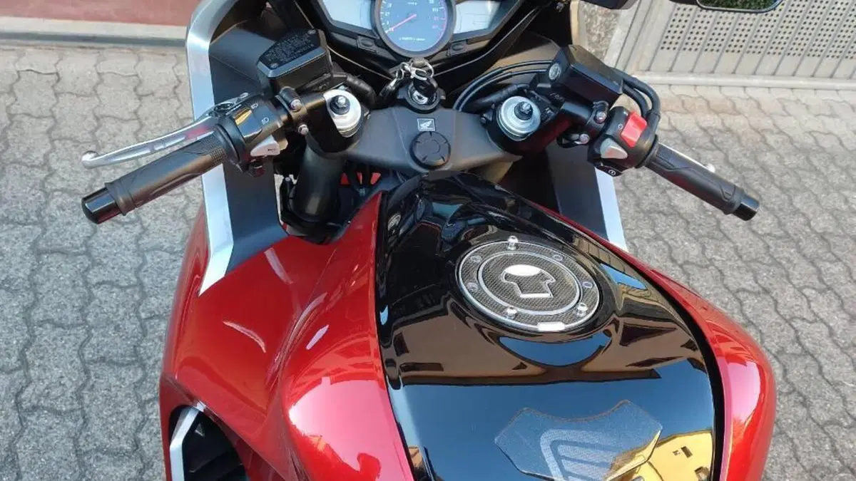 Honda VFR 1200 F ABS (2009 - 16)  (5)