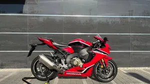 Honda CBR 1000 RR Fireblade (2017 - 19)  (2)