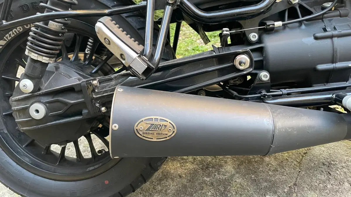 Moto Guzzi V9 Bobber (2016 - 18)  (6)