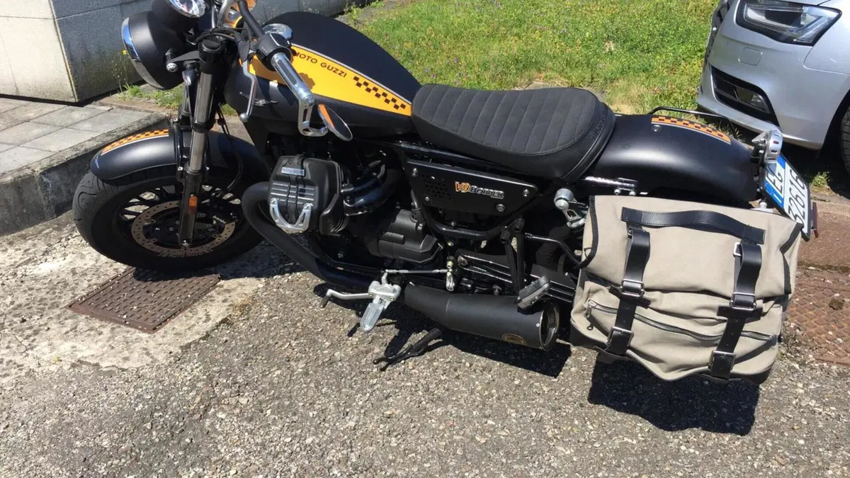 Moto Guzzi V9 Bobber (2016 - 18)  (8)