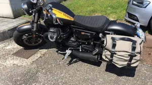 Moto Guzzi V9 Bobber (2016 - 18)  (8)