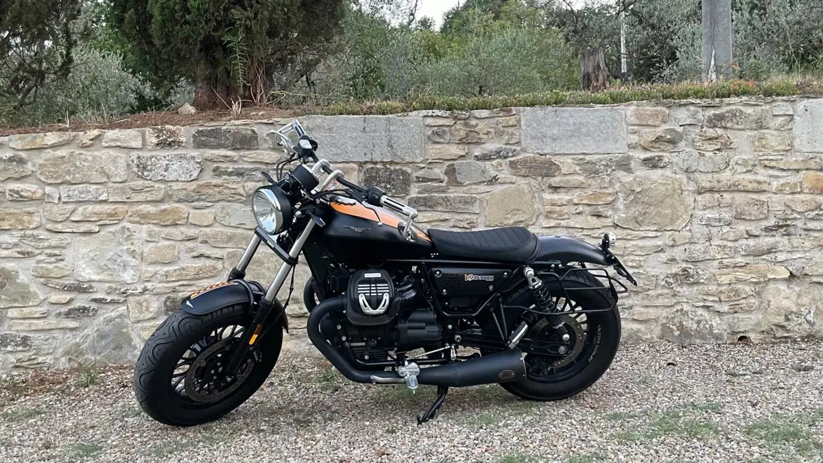 Moto Guzzi V9 Bobber (2016 - 18) 
