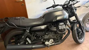 Moto Guzzi V7 Stone (2021 - 24)  (3)