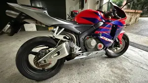 Honda CBR 600 RR (2005 - 06)  (2)