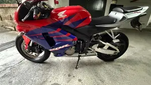 Honda CBR 600 RR (2005 - 06)  (4)