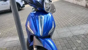 Piaggio Beverly 300 i.e. ABS-ASR (2016 - 20)  (6)