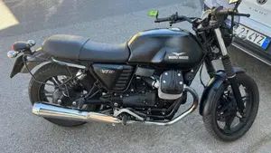 Moto Guzzi V7 II Stone (2015 - 17) 