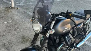 Moto Guzzi V7 II Stone (2015 - 17)  (2)