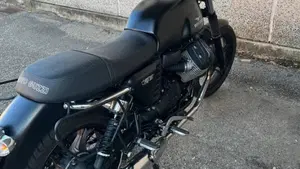 Moto Guzzi V7 II Stone (2015 - 17)  (3)
