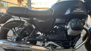 Moto Guzzi V7 II Stone (2015 - 17)  (5)