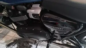 Triumph Street Twin 900 (2021 - 22)  (8)