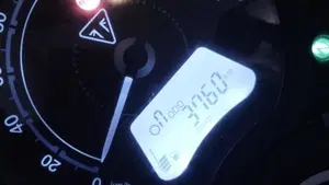 Triumph Street Twin 900 (2021 - 22)  (9)