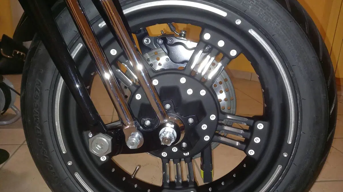 Harley-Davidson 1690 Fat Boy Special (2010 - 17) - FLSTF  (6)